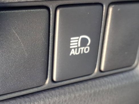 Used 2022 Toyota C-HR XLE image 4