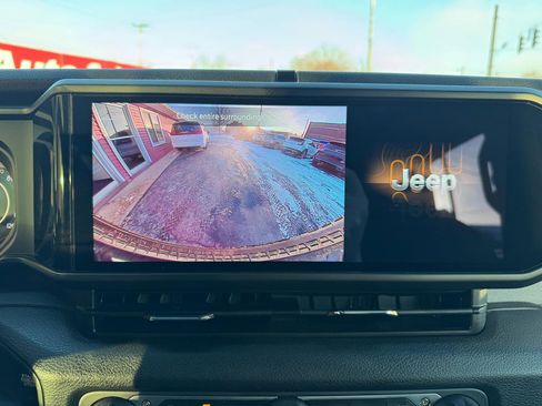 Used 2025 Jeep Wrangler Unlimited Sport image 20