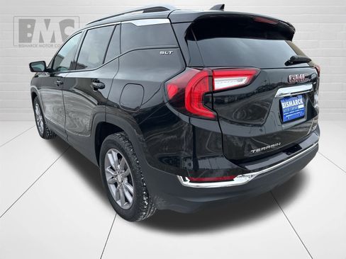Used 2024 GMC Terrain SLT image 7