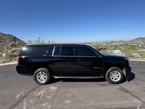 Used 2017 GMC Yukon XL SLT image 4