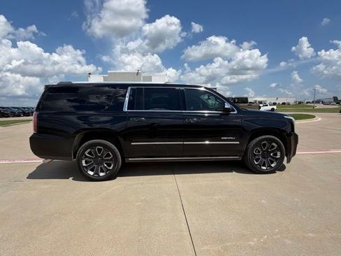 Used 2018 GMC Yukon XL Denali w/ Denali Ultimate Package AWD/4WD image 2