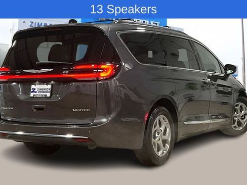 Used 2023 Chrysler Pacifica Limited image 8