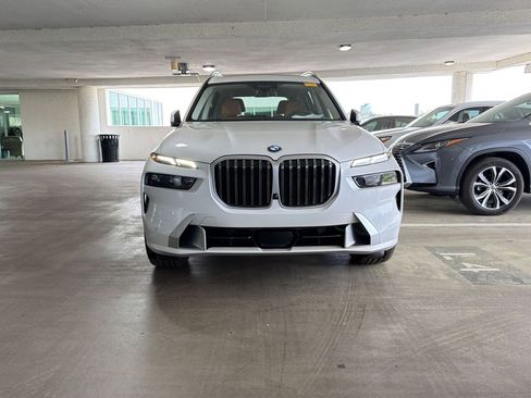 Used 2023 BMW X7 xDrive40i w/ Executive Package image 4