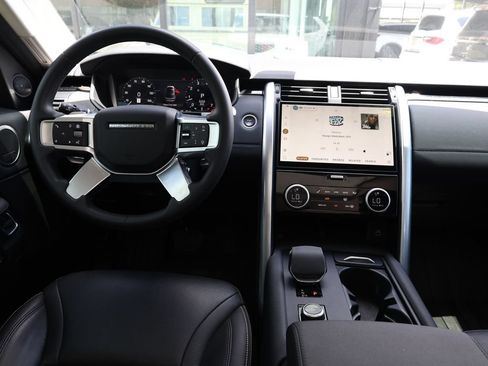 Used 2024 Land Rover Discovery S AWD/4WD image 25
