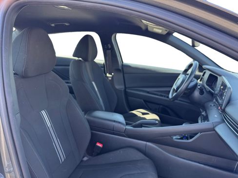 Used 2025 Hyundai Elantra Sport w/ Cargo Package FWD image 15
