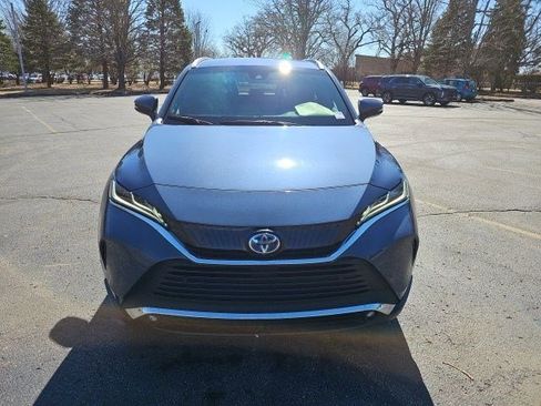 Used 2024 Toyota Venza XLE image 9