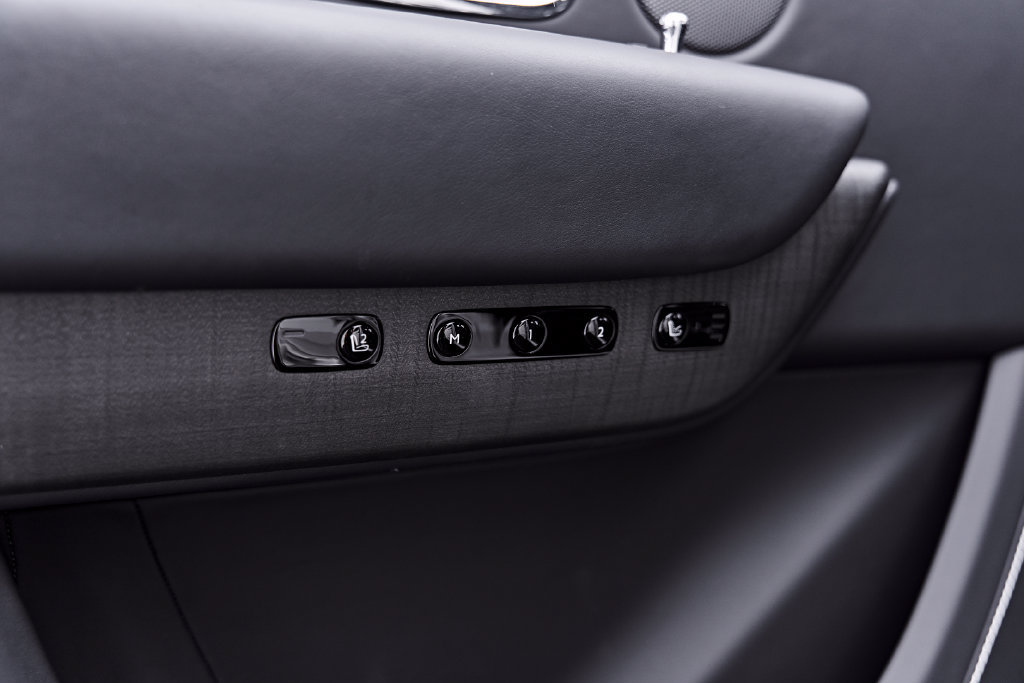 Used 2025 Rolls-Royce Cullinan AWD/4WD image 48