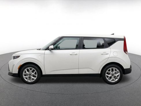 Used 2025 Kia Soul LX w/ LX Technology Package FWD image 4