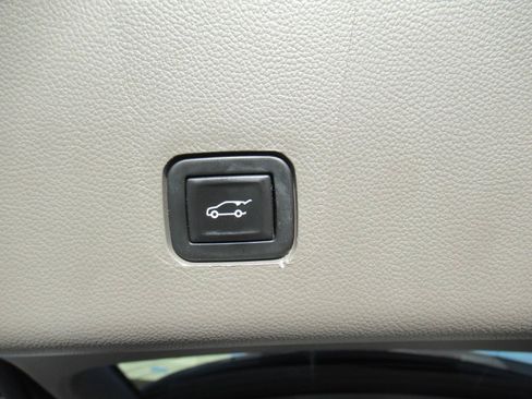 Used 2021 Chevrolet Traverse LT w/ LT Premium Package AWD/4WD image 38