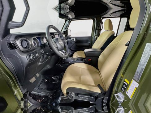 Used 2023 Jeep Gladiator Sport AWD/4WD image 21
