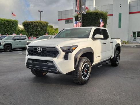 Used 2024 Toyota Tacoma TRD Off-Road w/ TRD Off Road Upgrade Package AWD/4WD image 5