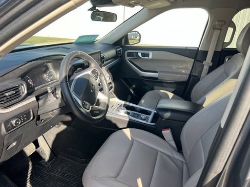 Used 2023 Ford Explorer XLT image 15