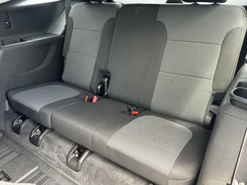 Used 2019 Chevrolet Traverse LT FWD image 16