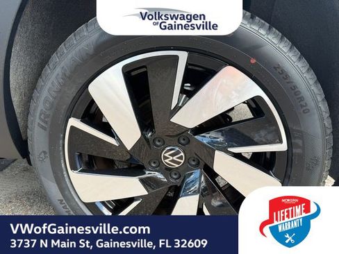 Certified 2024 Volkswagen Atlas Cross Sport SE FWD image 28