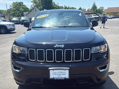Used 2018 Jeep Grand Cherokee Laredo AWD/4WD image 2