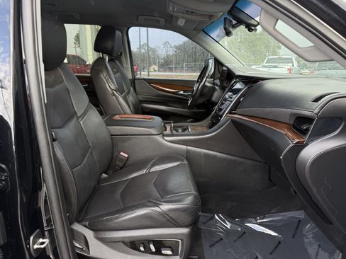 Used 2018 Cadillac Escalade ESV 2WD image 28