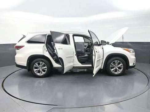 Used 2015 Toyota Highlander XLE AWD/4WD image 47