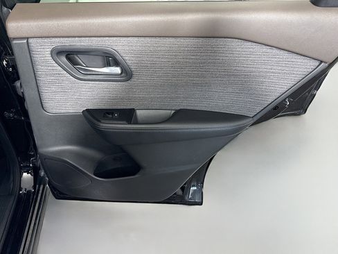 Used 2023 Nissan Rogue SV image 28