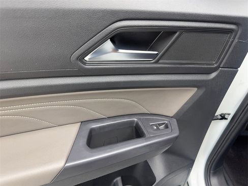 Used 2021 Volkswagen Atlas Cross Sport SE image 38