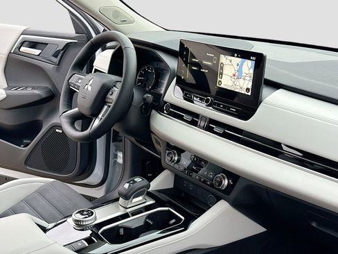New 2026 Mitsubishi Outlander SE AWD/4WD image 5