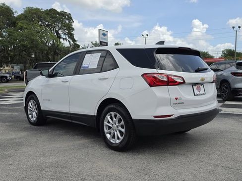 Used 2021 Chevrolet Equinox LS w/ LS Convenience Package FWD image 3