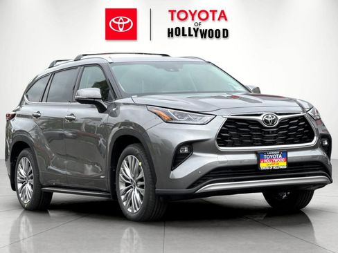 New 2026 Toyota Highlander Platinum AWD/4WD image 1