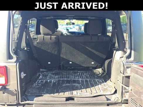 Used 2017 Jeep Wrangler Unlimited Sport w/ Connectivity Group AWD/4WD image 7