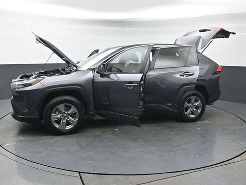 Used 2022 Toyota RAV4 XLE image 47