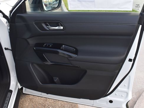 New 2026 Nissan Pathfinder Platinum FWD image 75
