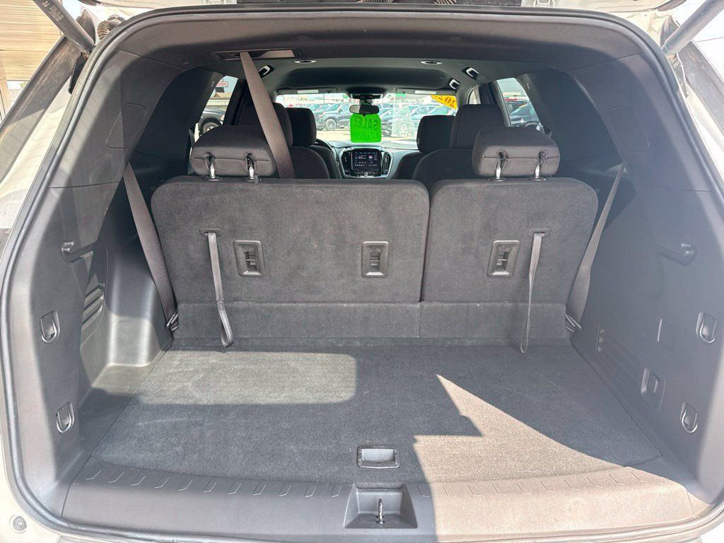 Used 2023 Chevrolet Traverse LT FWD image 12