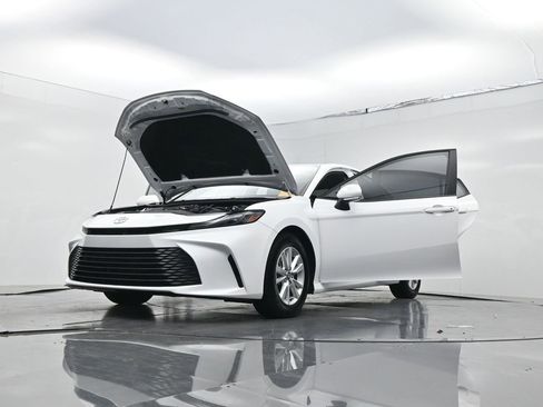 Used 2025 Toyota Camry LE w/ Convenience Package FWD image 31