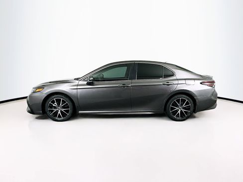 Used 2023 Toyota Camry SE image 4