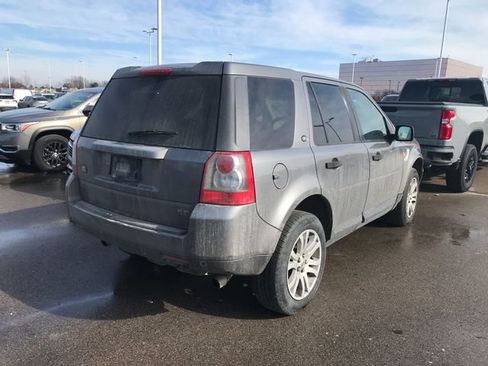 Used 2008 Land Rover LR2 SE image 2