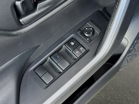 Used 2020 Toyota RAV4 LE image 19