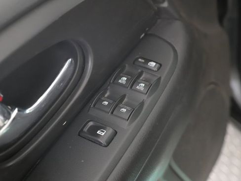 Used 2007 GMC Envoy SLE image 18