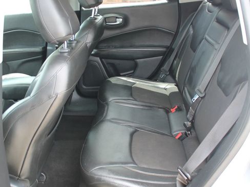 Used 2018 Jeep Compass Latitude w/ Popular Equipment Group AWD/4WD image 17