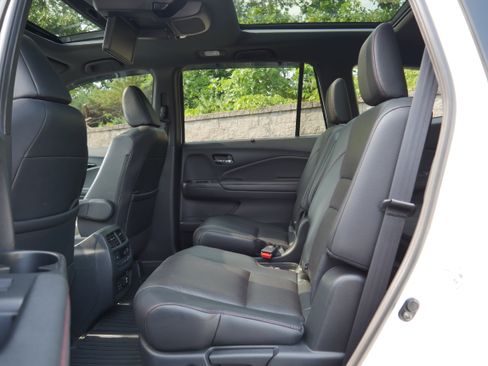 Used 2021 Honda Pilot Black Edition image 17