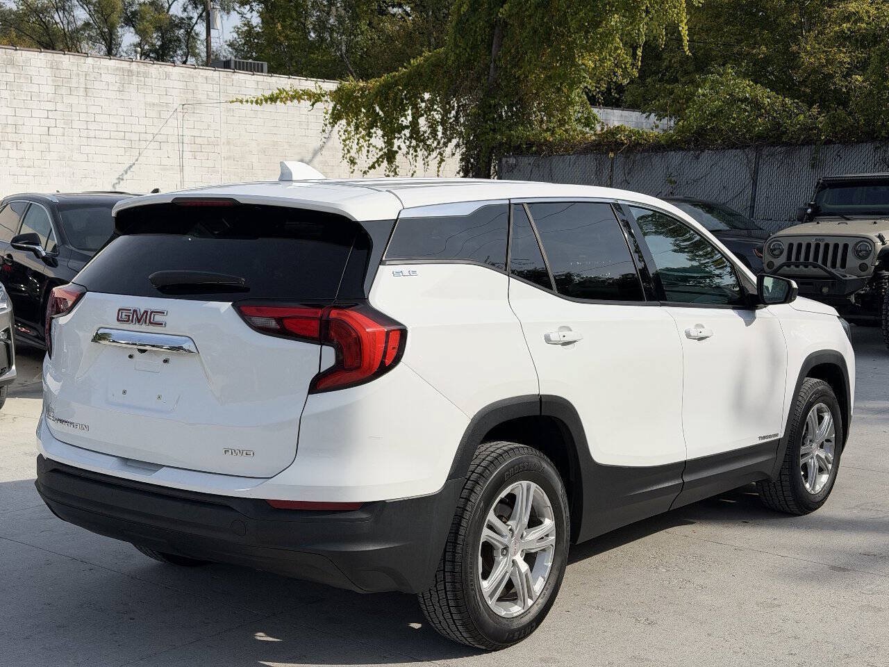 Used 2020 GMC Terrain SLE AWD/4WD image 5
