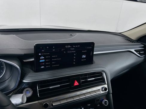 Used 2025 Genesis G70 2.5T image 19