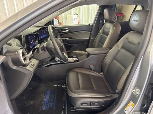 Used 2025 Chevrolet Trax ACTIV FWD image 36