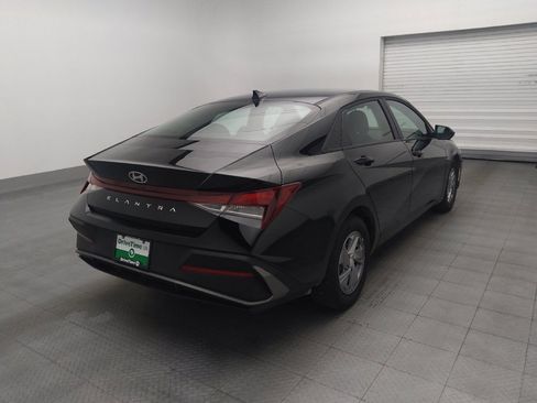 Used 2025 Hyundai Elantra SE FWD image 9