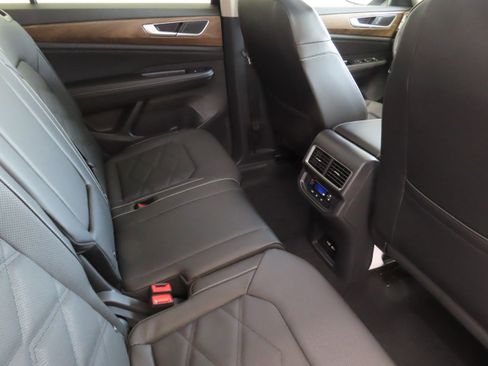 New 2026 Volkswagen Atlas SE image 24