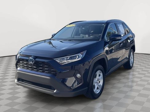 Used 2020 Toyota RAV4 XLE w/ XLE Grade Weather Package AWD/4WD image 15