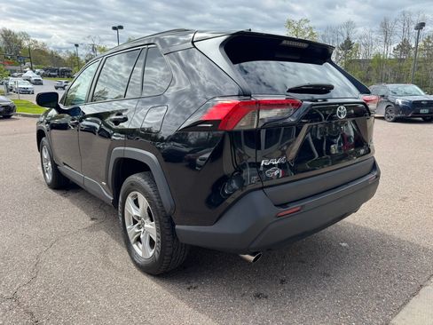 Used 2021 Toyota RAV4 LE AWD/4WD image 5