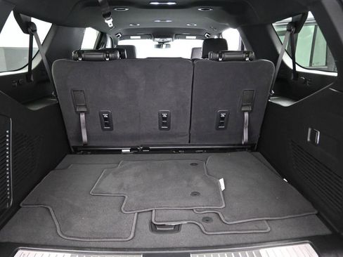 Used 2025 Chevrolet Suburban RST image 14