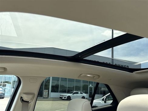 Certified 2023 Buick Envision Avenir AWD/4WD image 19