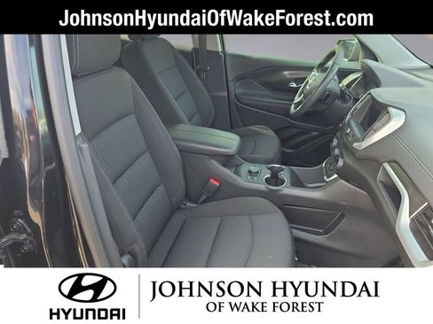 Used 2023 GMC Terrain SLE w/ Driver Convenience Package image 18