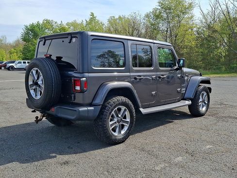 Used 2019 Jeep Wrangler Unlimited Sahara AWD/4WD image 9