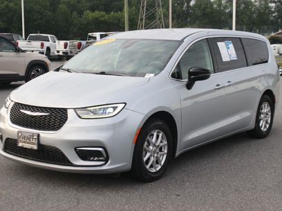 Used 2024 Chrysler Pacifica Touring-L