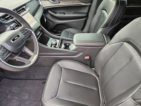 New 2025 Jeep Grand Cherokee Limited image 15